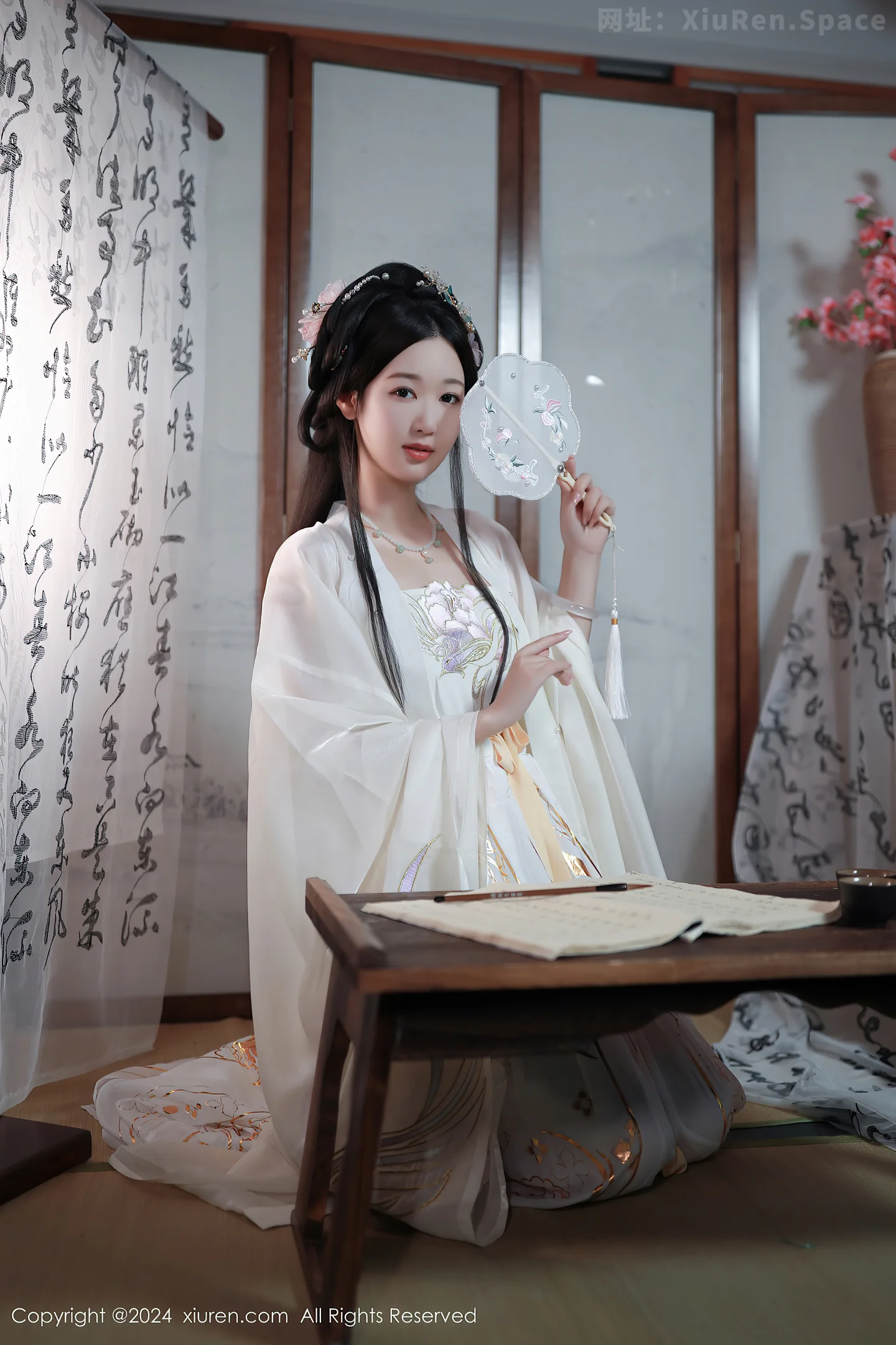 图片[4]-[XiuRen秀人网]VOL.8898 模特唐安琪性感浅色古装服饰配超薄无内肉丝秀曼妙身姿诱惑写真81P-秀人网官方网站